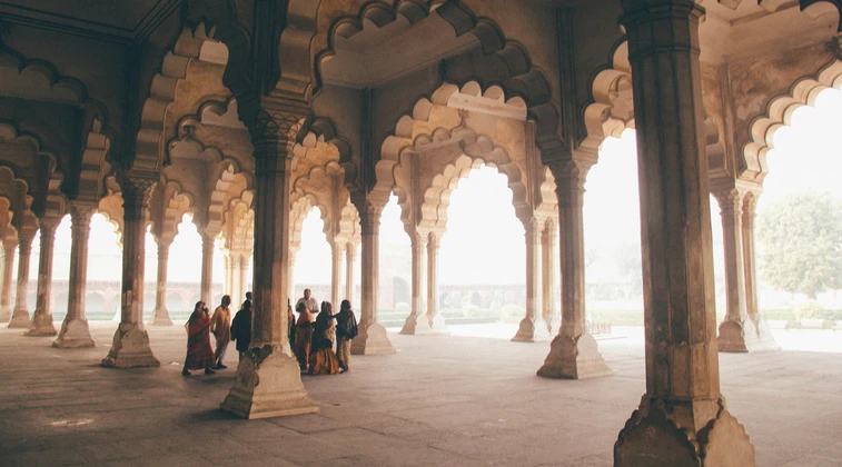 Колонада в Агра Форт, Индия